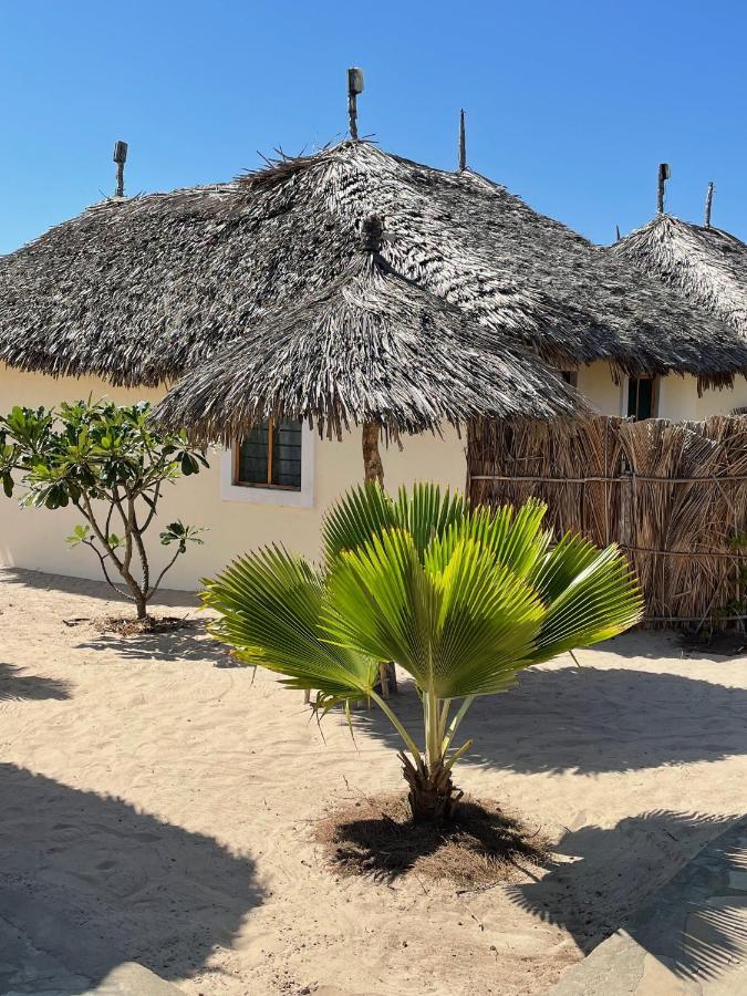 Mambrui Golden Beach Bar And Cottages Exterior photo