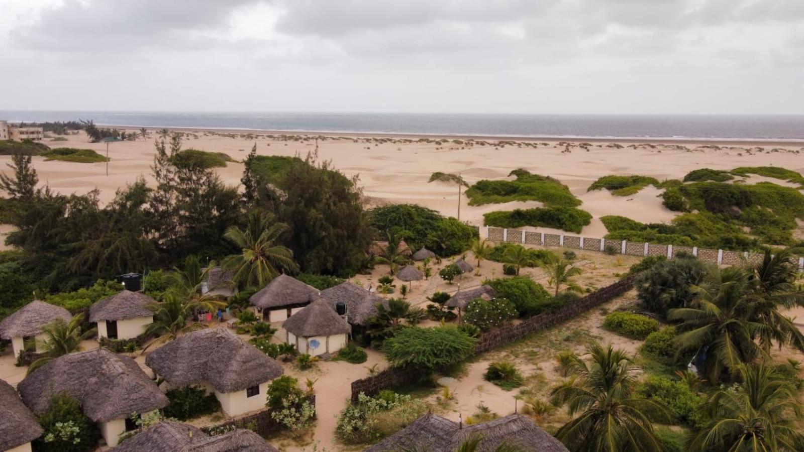 Mambrui Golden Beach Bar And Cottages Exterior photo