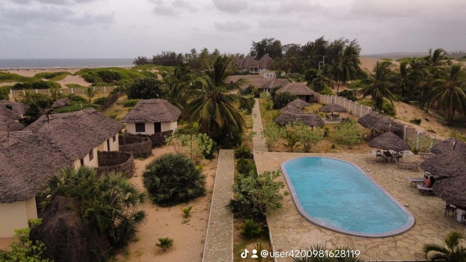 Mambrui Golden Beach Bar And Cottages Exterior photo